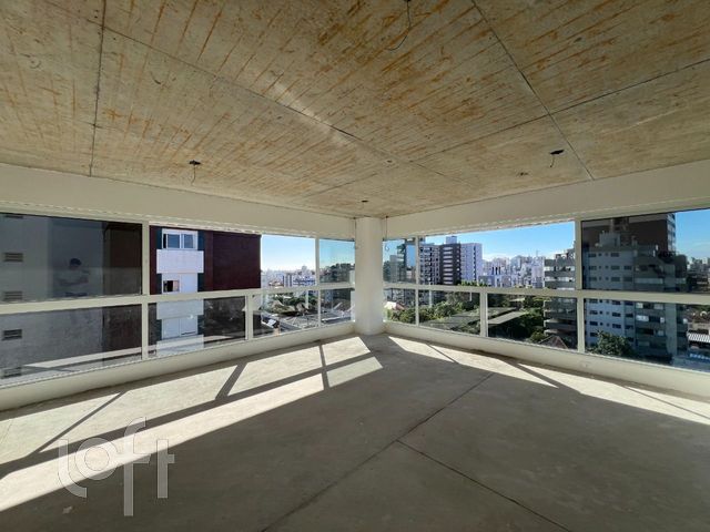 Apartamento com 130m², 3 dormitórios, 1 suíte, 2 vagas, Petrópolis em Porto Alegre