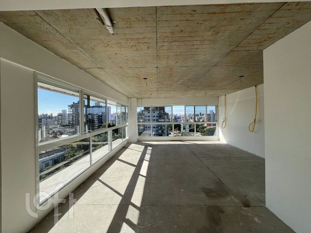 Apartamento com 130m², 3 dormitórios, 1 suíte, 2 vagas, Petrópolis em Porto Alegre