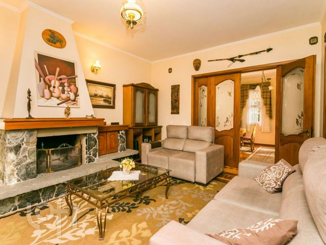 Casa com 420m², 5 dormitórios, 3 suítes, 2 vagas, Petrópolis em Porto Alegre