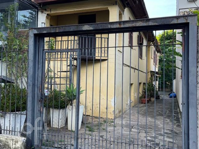 Casa com 100m², 3 dormitórios, 2 vagas, Higienópolis em Porto Alegre