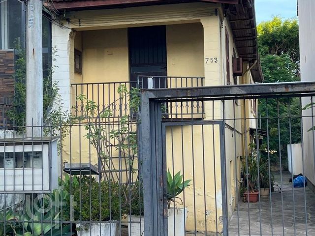 Casa com 100m², 3 dormitórios, 2 vagas, Higienópolis em Porto Alegre