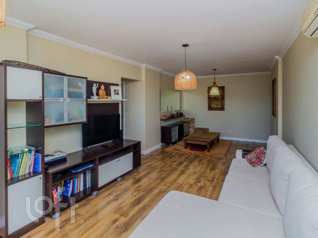 Apartamento com 101m², 3 dormitórios, 1 suíte, 2 vagas, Jardim Botânico em Porto Alegre