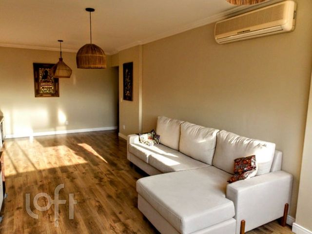 Apartamento com 101m², 3 dormitórios, 1 suíte, 2 vagas, Jardim Botânico em Porto Alegre