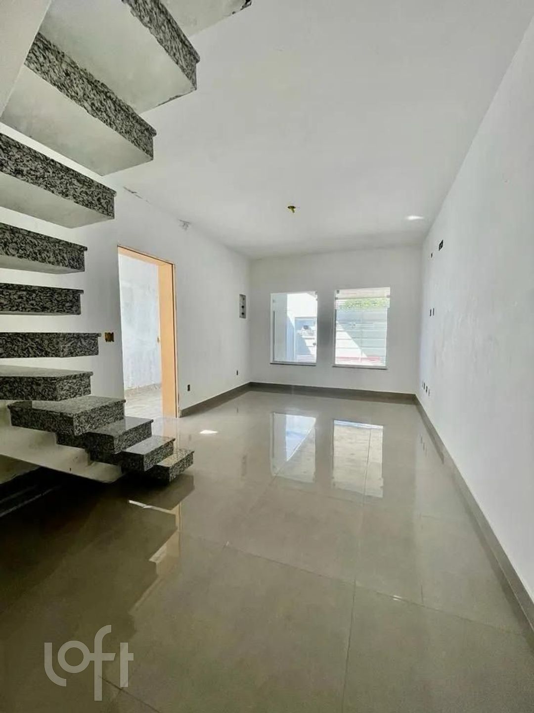 Casa à venda com 3 quartos, 172m² - Foto 1