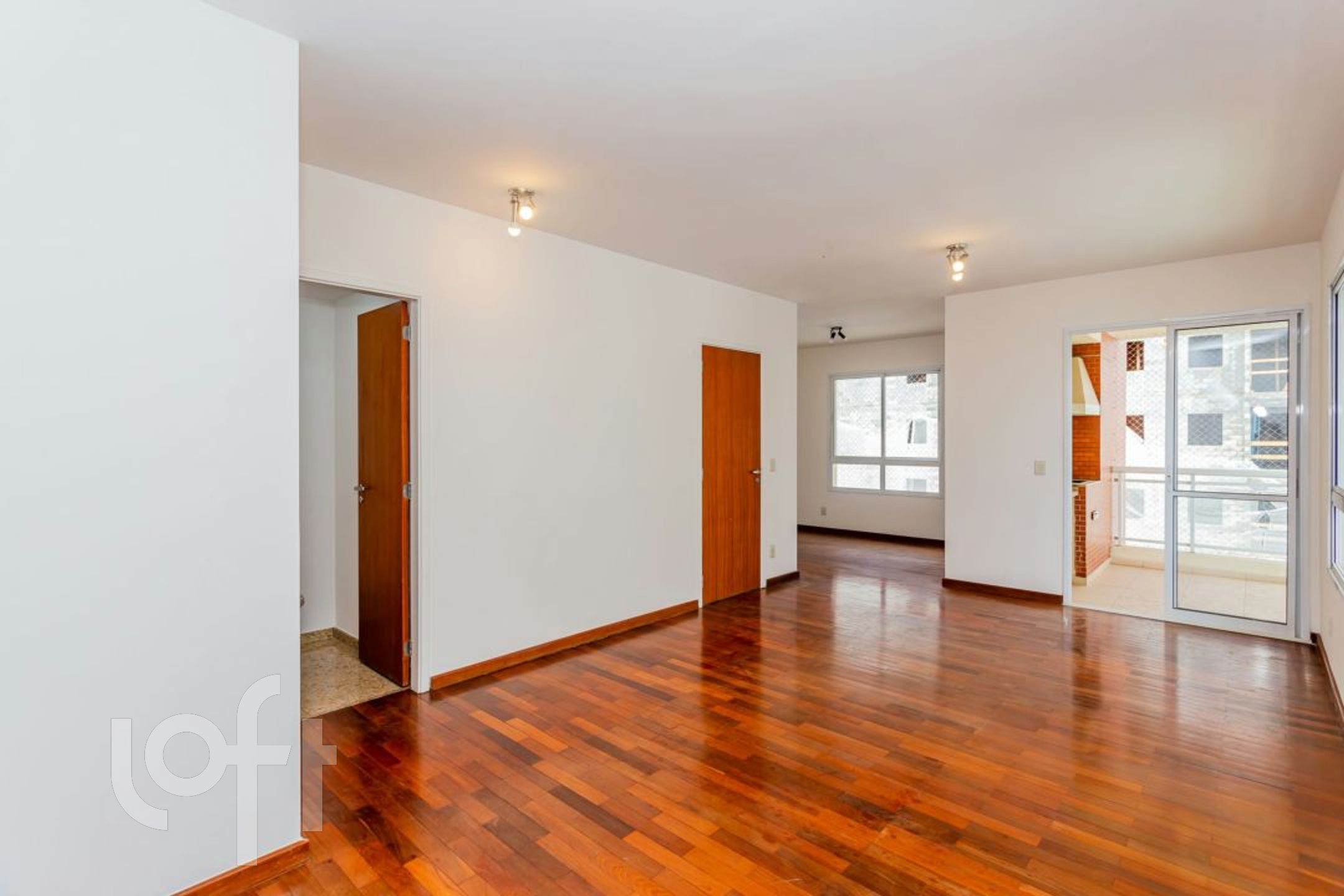 Apartamento à venda com 3 quartos, 110m² - Foto 1