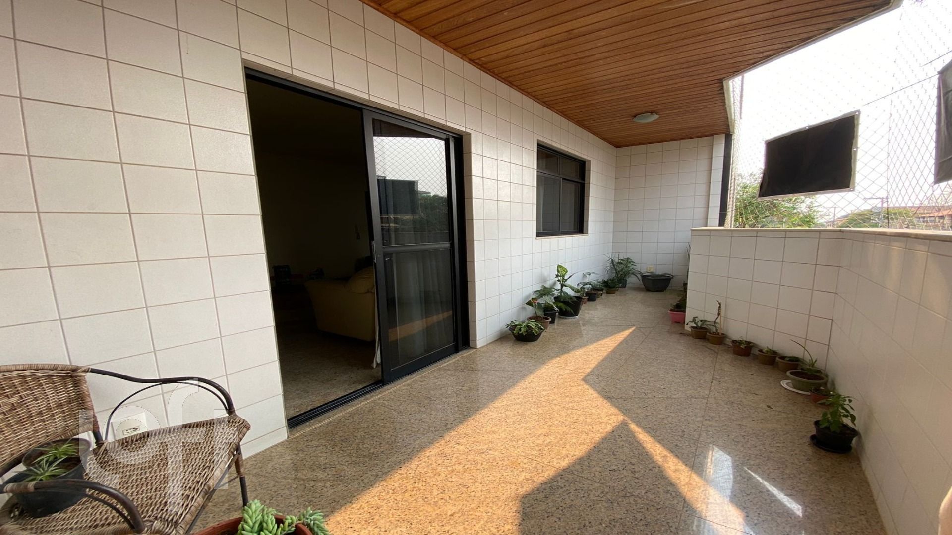 Apartamento à venda com 4 quartos, 150m² - Foto 2