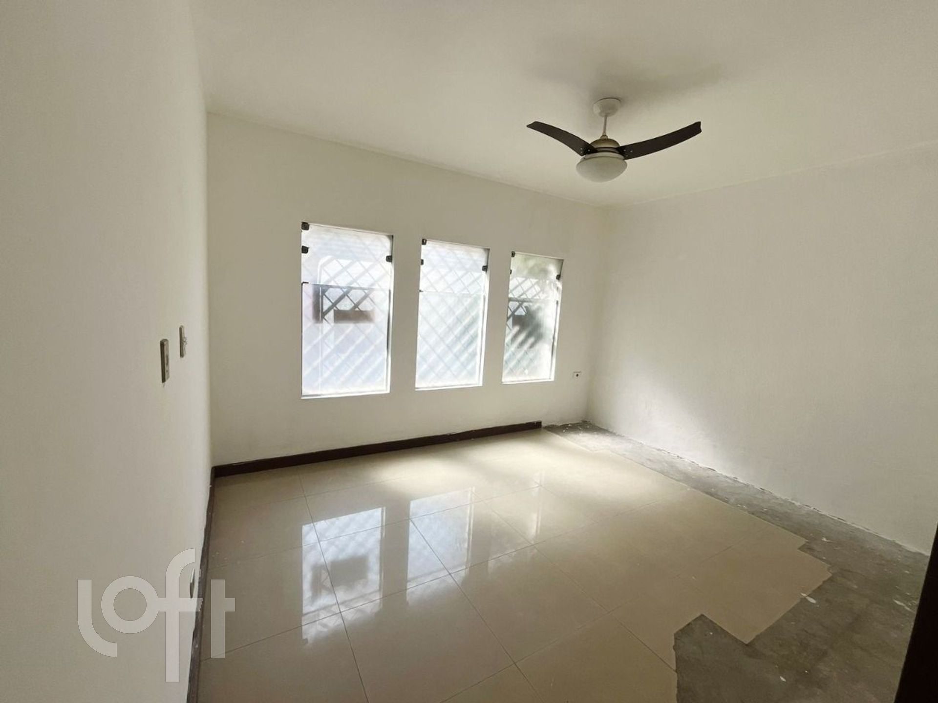 Casa à venda com 4 quartos, 150m² - Foto 1