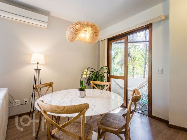 Apartamento com 78m², 2 dormitórios, 1 suíte, 2 vagas, Petrópolis em Porto Alegre