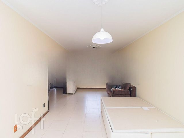 Casa com 220m², 3 dormitórios, 1 suíte, 2 vagas, Jardim Botânico em Porto Alegre