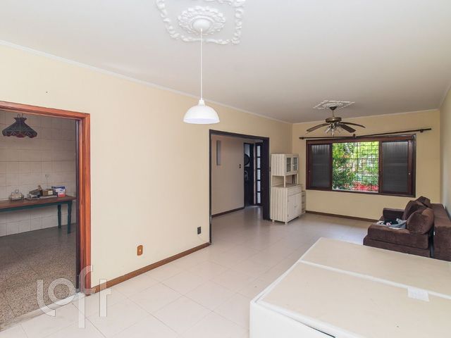 Casa com 220m², 3 dormitórios, 1 suíte, 2 vagas, Jardim Botânico em Porto Alegre