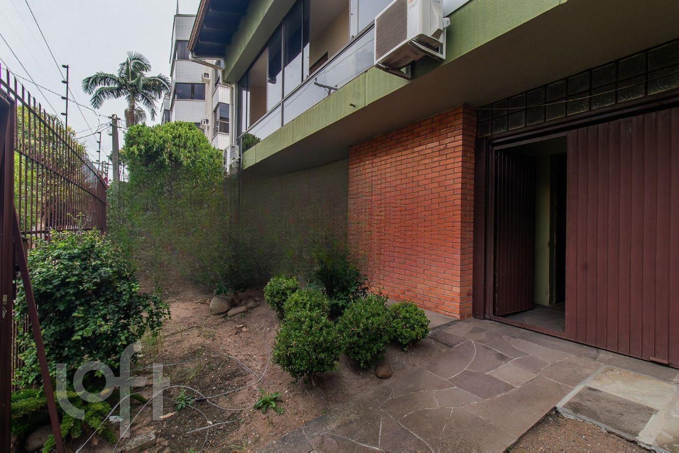 Casa com 220m², 3 dormitórios, 1 suíte, 2 vagas, Jardim Botânico em Porto Alegre
