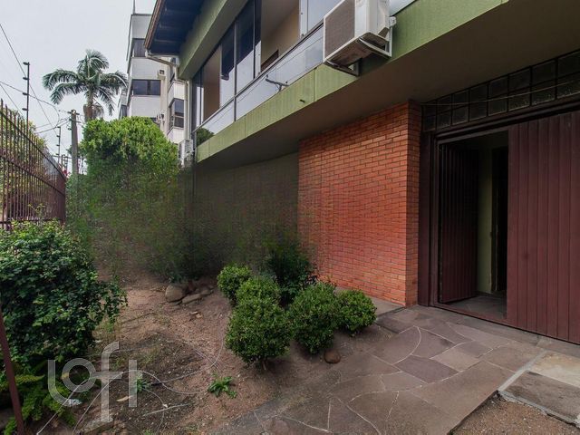 Casa com 220m², 3 dormitórios, 1 suíte, 2 vagas, Jardim Botânico em Porto Alegre