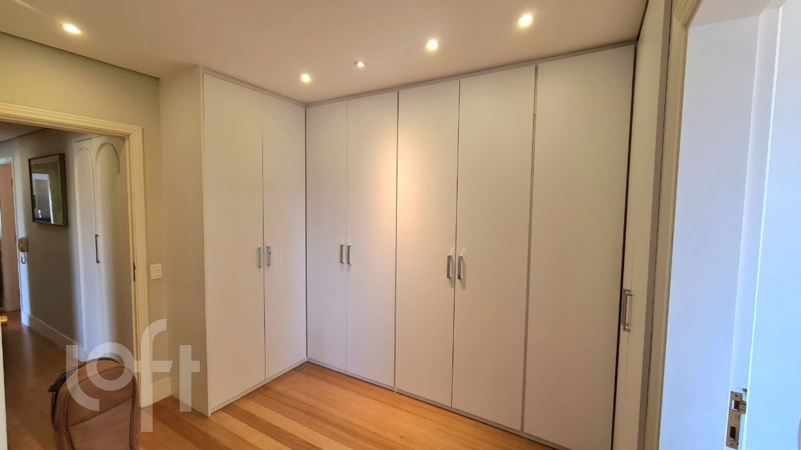 Apartamento à venda com 4 quartos, 240m² - Foto 11