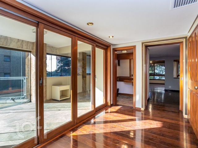 Apartamento com 347m², 3 dormitórios, 1 suíte, 3 vagas, Rio Branco em Porto Alegre