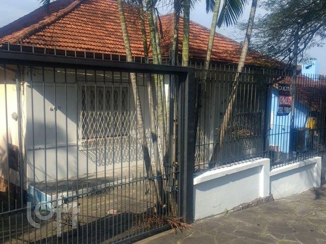 Casa com 200m², 3 dormitórios, 2 vagas, Petrópolis em Porto Alegre