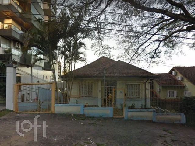 Casa com 200m², 3 dormitórios, 2 vagas, Petrópolis em Porto Alegre
