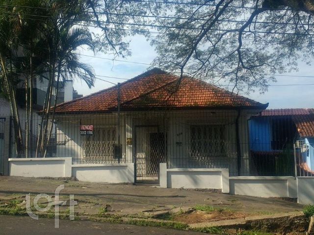 Casa com 200m², 3 dormitórios, 2 vagas, Petrópolis em Porto Alegre