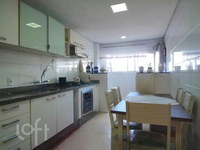 Apartamento com 103m², 2 dormitórios, 1 suíte, 2 vagas, Vila Ipiranga em Porto Alegre