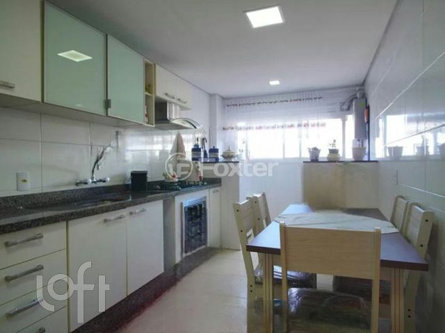 Apartamento com 103m², 3 dormitórios, 1 suíte, 2 vagas, Vila Ipiranga em Porto Alegre