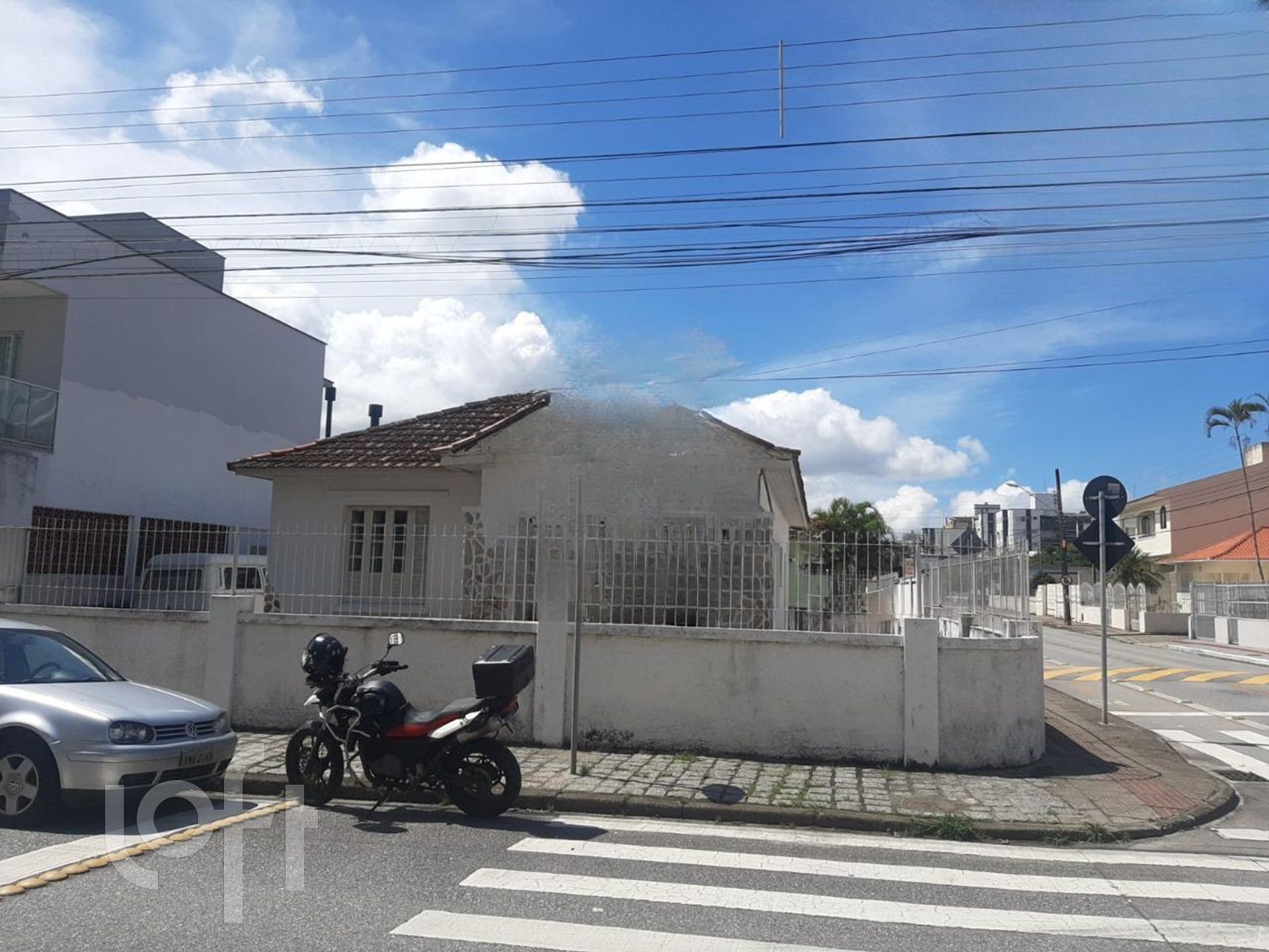 Casa Residencial com 120m², 3 quartos, 1 garagem, no bairro Balneário em Florianópolis