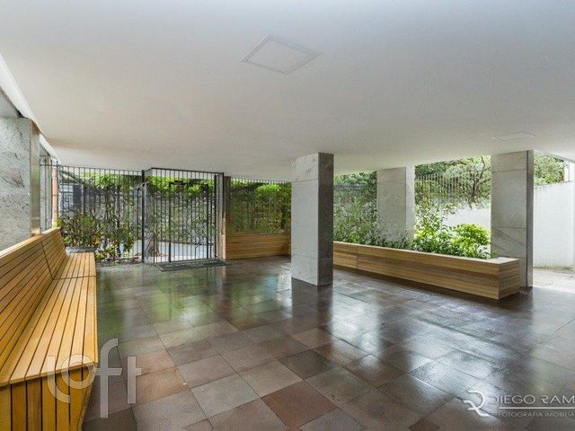 Apartamento com 126m², 3 dormitórios, 1 suíte, 1 vaga, Moinhos de Vento em Porto Alegre