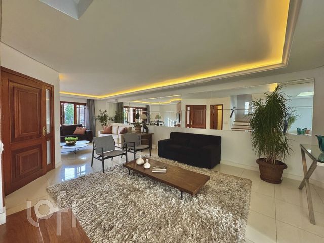 Casa com 285m², 3 dormitórios, 1 suíte, 3 vagas, Chácara das Pedras em Porto Alegre