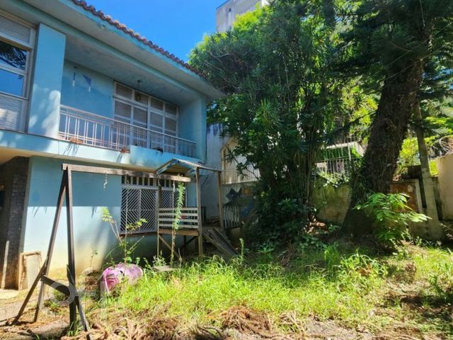 Casa com 200m², 3 dormitórios, 1 suíte, 4 vagas, Petrópolis em Porto Alegre