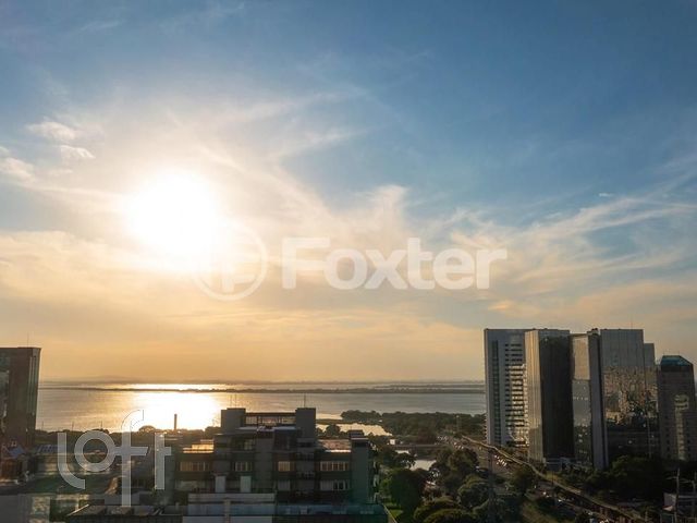 Apartamento com 98m², 3 dormitórios, 1 suíte, 2 vagas, Menino Deus em Porto Alegre
