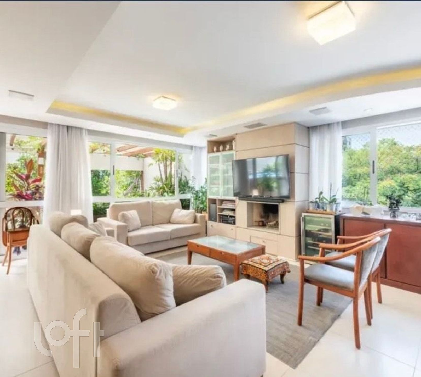 Apartamento com 231m², 3 dormitórios, 3 suítes, 4 vagas, Petrópolis em Porto Alegre