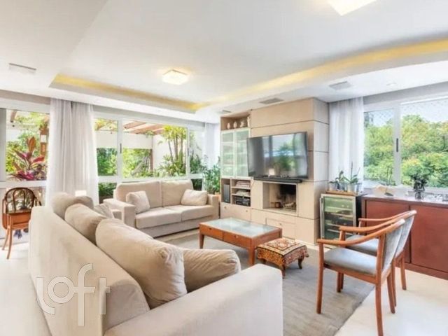 Apartamento com 231m², 3 dormitórios, 3 suítes, 4 vagas, Petrópolis em Porto Alegre