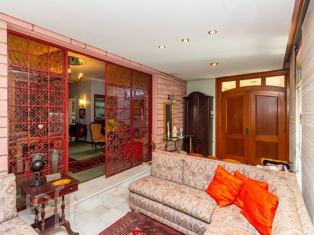 Casa com 400m², 3 dormitórios, 1 suíte, 2 vagas, Petrópolis em Porto Alegre