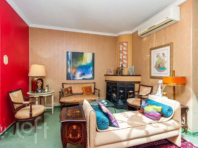 Casa com 400m², 3 dormitórios, 1 suíte, 2 vagas, Petrópolis em Porto Alegre