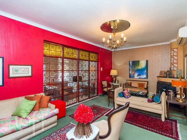 Casa com 400m², 3 dormitórios, 1 suíte, 2 vagas, Petrópolis em Porto Alegre