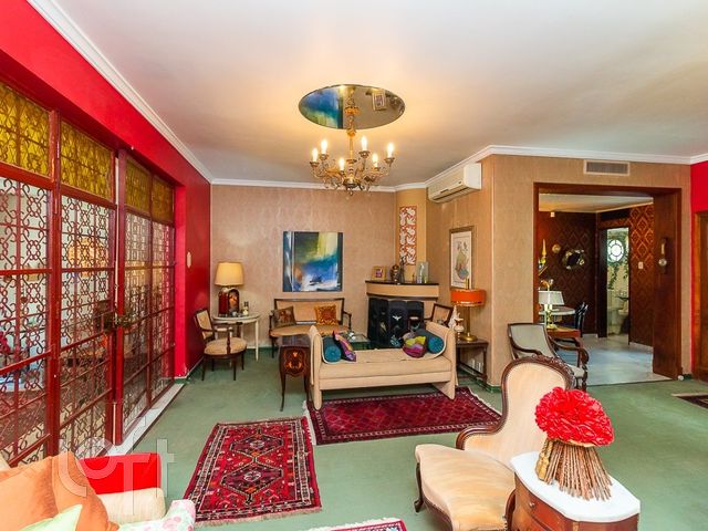 Casa com 400m², 3 dormitórios, 1 suíte, 2 vagas, Petrópolis em Porto Alegre