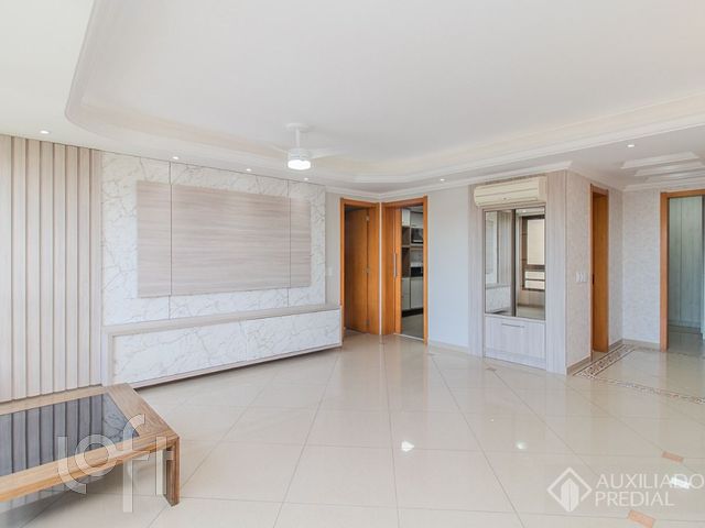 Apartamento com 116m², 3 dormitórios, 1 suíte, 2 vagas, Menino Deus em Porto Alegre