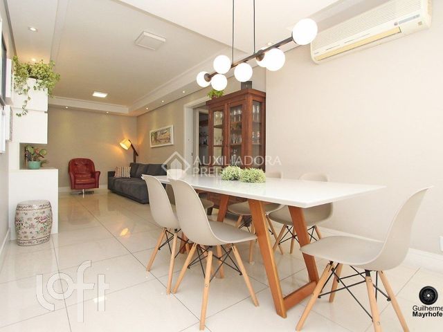 Apartamento com 94m², 3 dormitórios, 1 suíte, 2 vagas, Vila Ipiranga em Porto Alegre