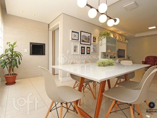 Apartamento com 94m², 3 dormitórios, 1 suíte, 2 vagas, Vila Ipiranga em Porto Alegre