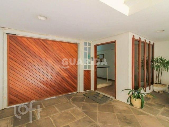 Apartamento com 57m², 2 dormitórios, 2 vagas, Santana em Porto Alegre