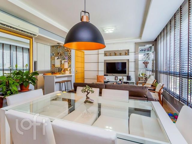 Apartamento com 86m², 3 dormitórios, 1 suíte, 2 vagas, Menino Deus em Porto Alegre