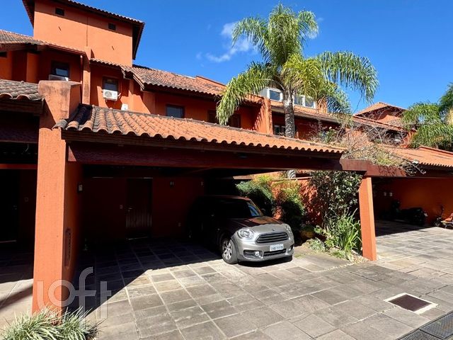 Casa em Condomínio com 329m², 3 dormitórios, 3 suítes, 3 vagas, Três Figueiras em Porto Alegre
