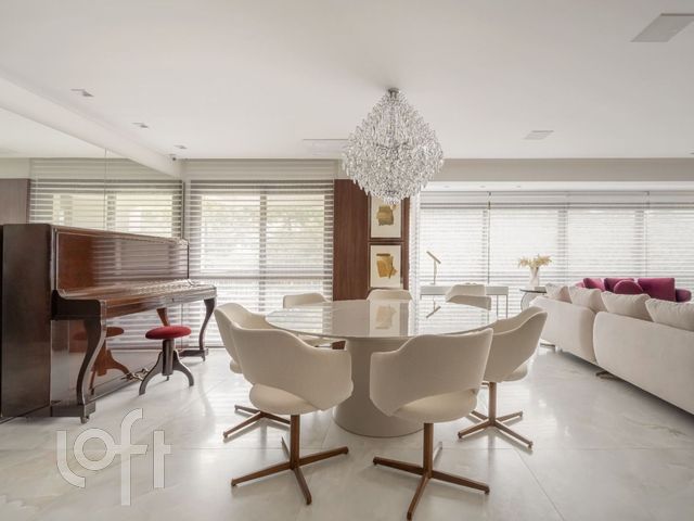 Apartamento com 162m², 3 dormitórios, 3 suítes, 3 vagas, Moinhos de Vento em Porto Alegre