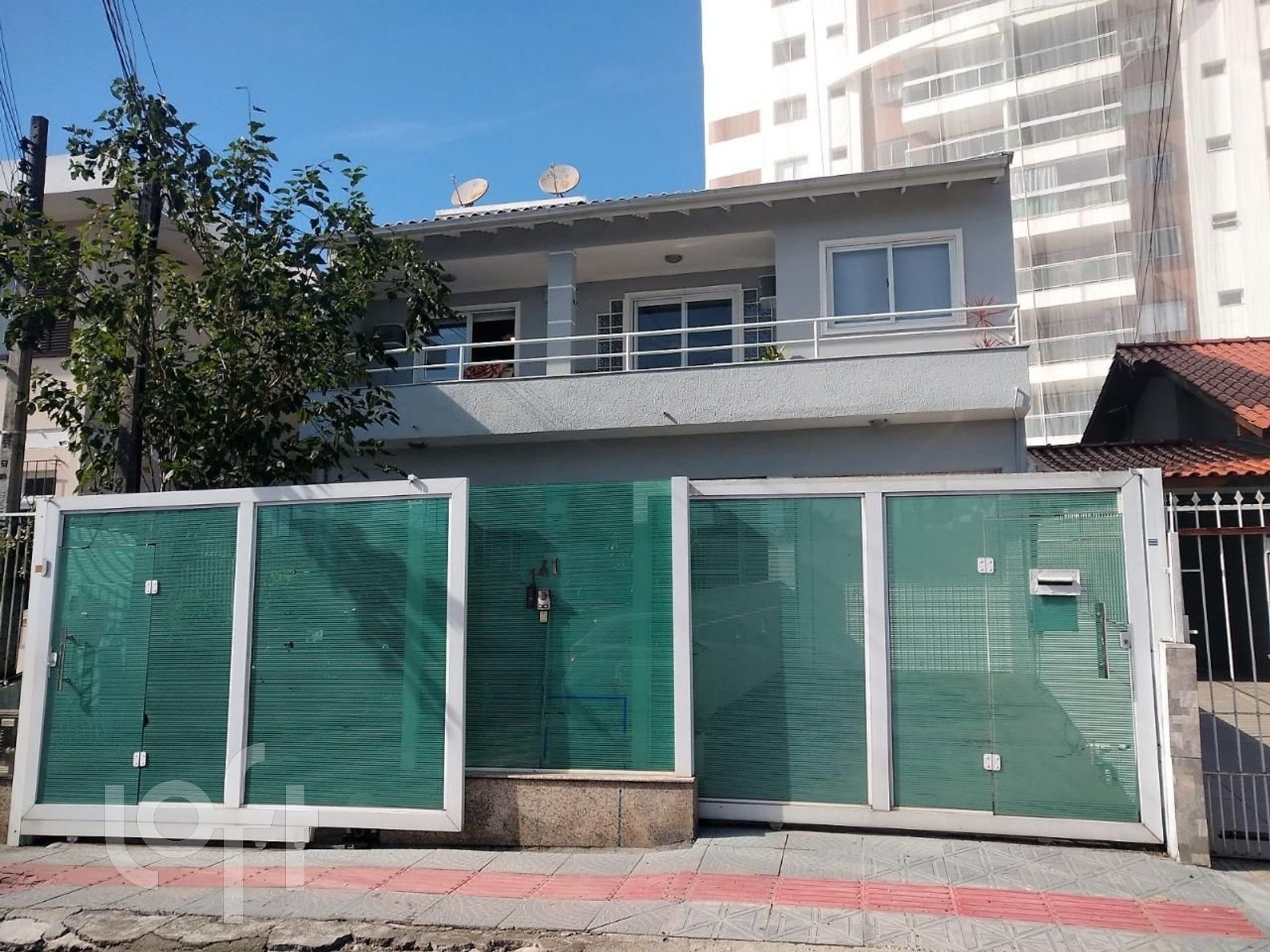 Casa à venda em Barreiros com 220 m², 6 quartos, 2 suítes, 4 vagas