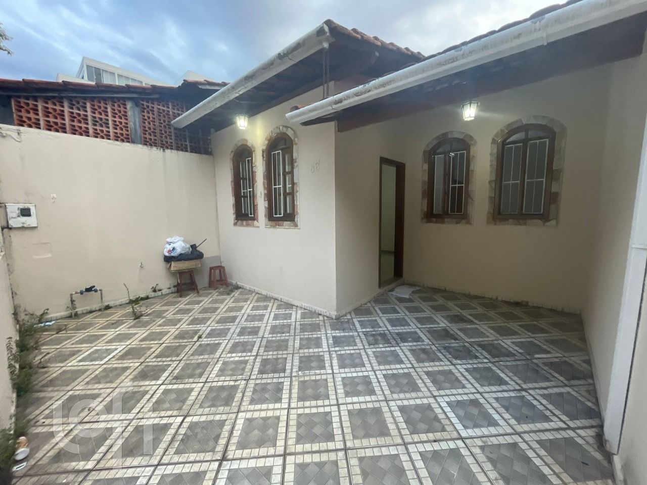 Casa à venda com 2 quartos, 62m² - Foto 2