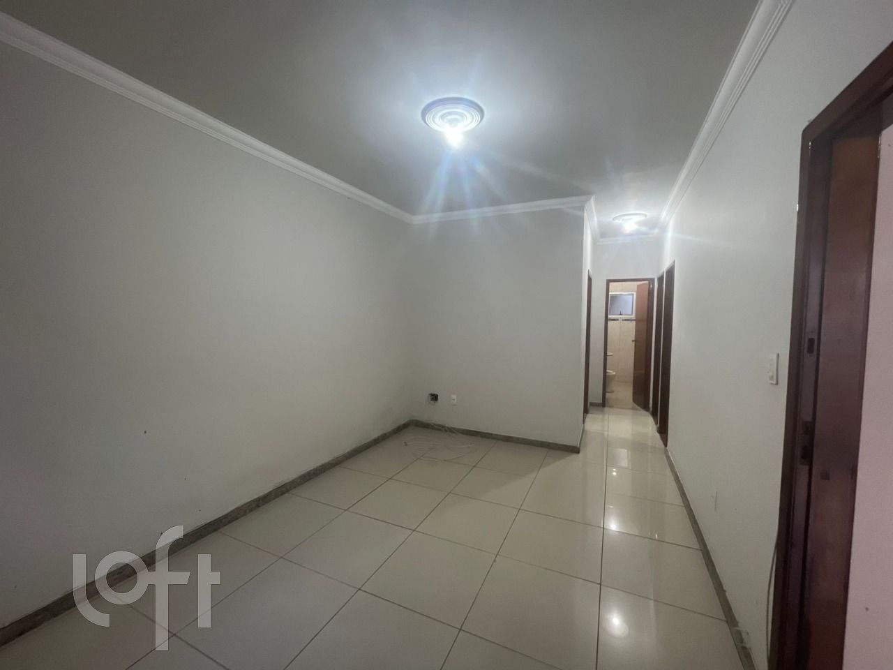 Casa à venda com 2 quartos, 62m² - Foto 4