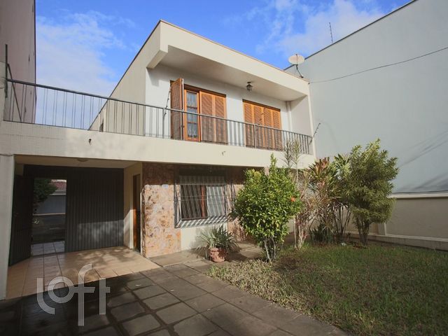 Casa com 250m², 3 dormitórios, 1 suíte, 4 vagas, Jardim Botânico em Porto Alegre