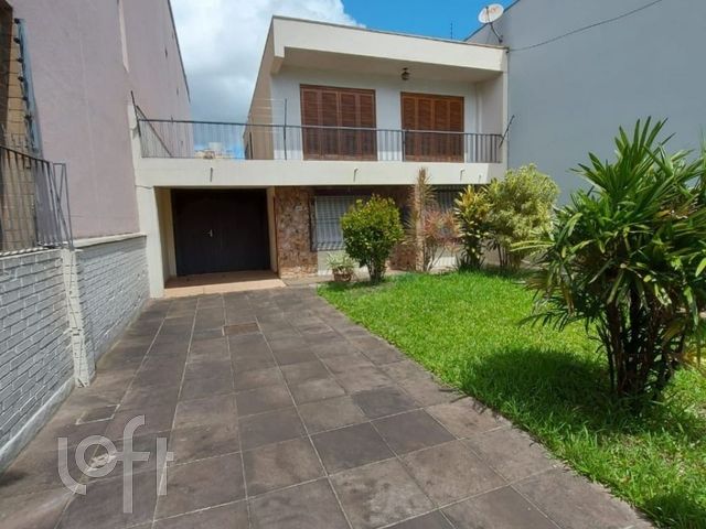 Casa com 250m², 3 dormitórios, 1 suíte, 4 vagas, Jardim Botânico em Porto Alegre