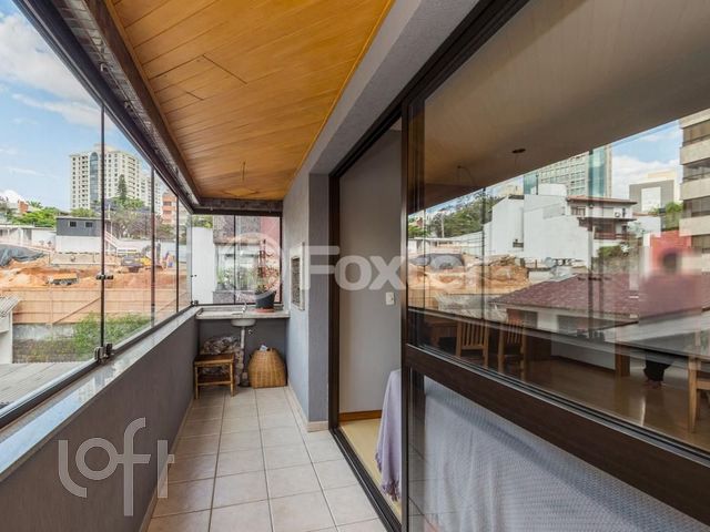 Apartamento com 114m², 3 dormitórios, 1 suíte, 2 vagas, Petrópolis em Porto Alegre