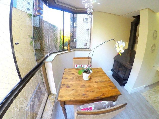 Apartamento com 105m², 3 dormitórios, 1 suíte, 1 vaga, Menino Deus em Porto Alegre