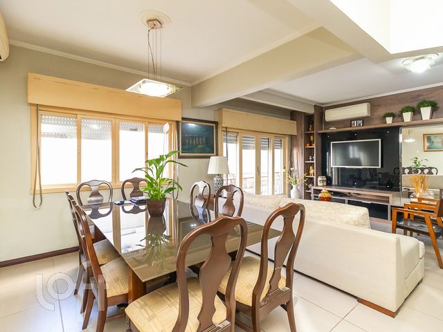 Apartamento com 121m², 2 dormitórios, 1 suíte, 1 vaga, Floresta em Porto Alegre