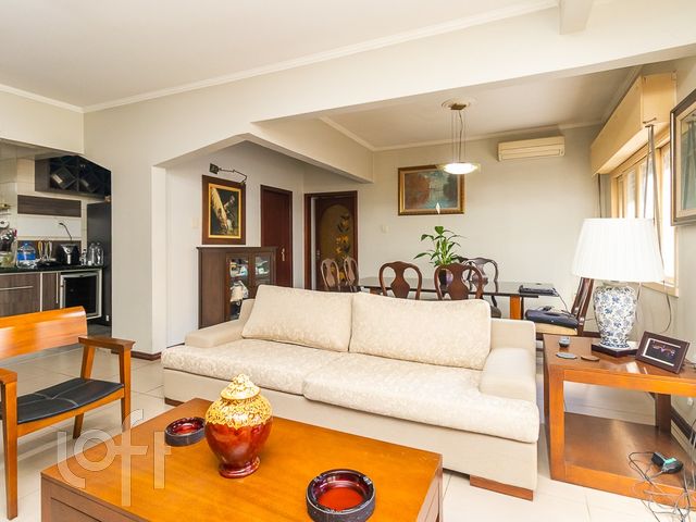 Apartamento com 121m², 2 dormitórios, 1 suíte, 1 vaga, Floresta em Porto Alegre